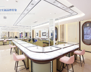 2014年，建立1500平米珠寶鑲嵌現貨批發中(zhōng)心；同年加入深圳市莆田同業珠寶商(shāng)會成爲副會長單位